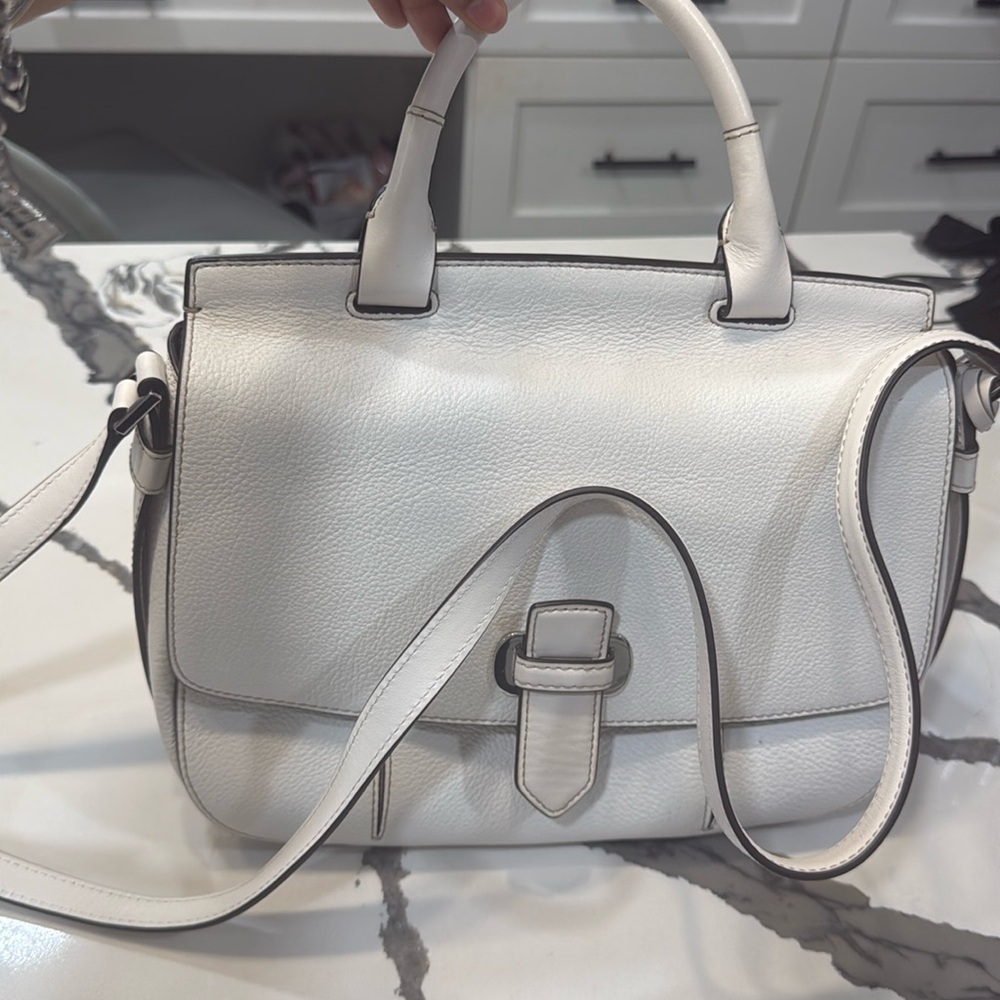 White Michael KORS handheld and crossbody
